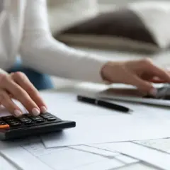 Co oznacza debet na koncie i jak uniknąć negatywnego salda?