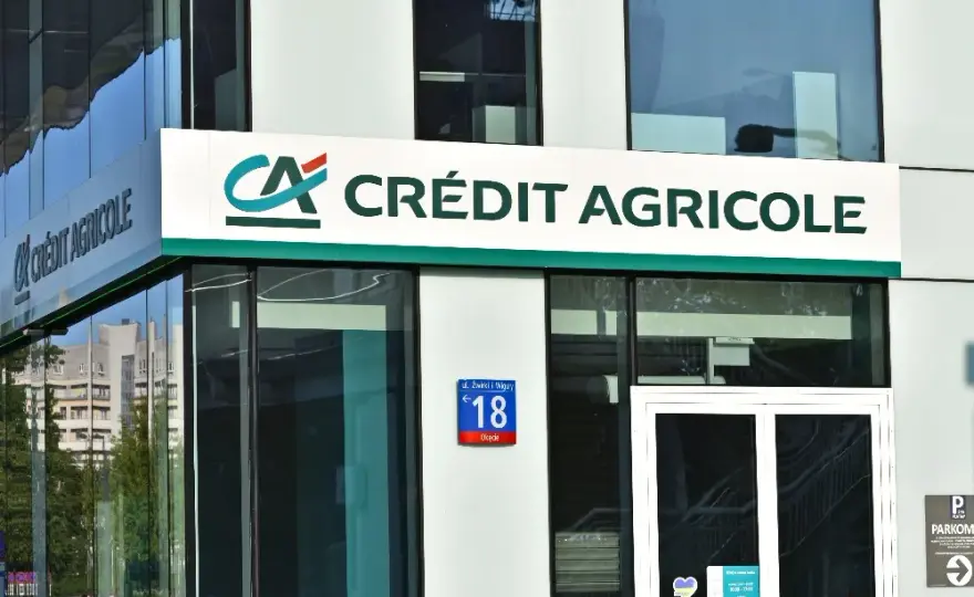 Jak uruchomić debet w Credit Agricole i uniknąć nieprzyjemnych niespodzianek