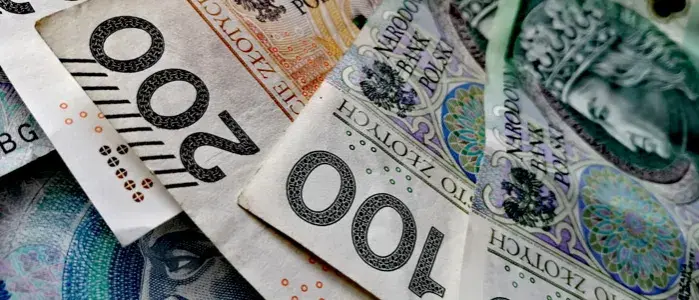 Jak wziąć debet w bankomacie i uniknąć nieprzyjemnych niespodzianek
